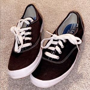 size 6 black keds
